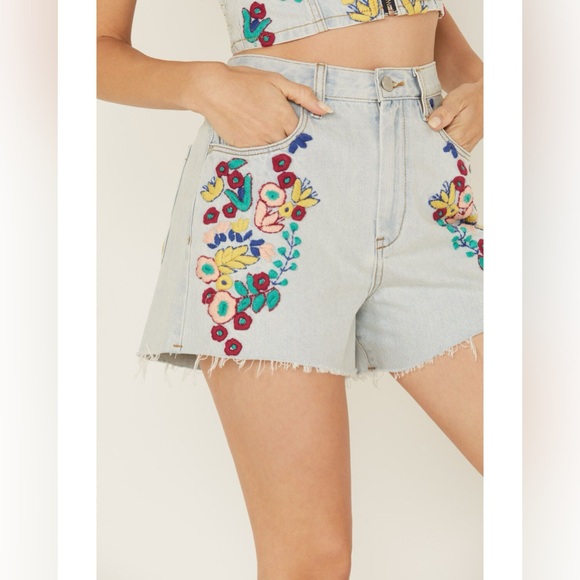 Blank NYC Pants - 469.BLANK NYC LightWash High Rise Floral Embroidered Denim Shorts Sz 27 NWT $108